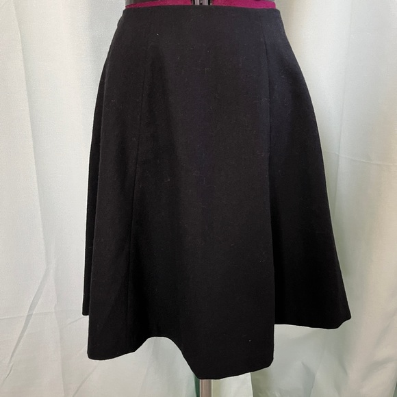 Wool mix fabric skirt in size M - Picture 2 of 5